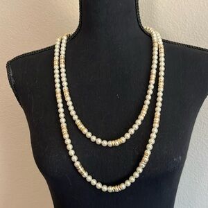 Pearl necklace with gold and Crystal accoutrements​​